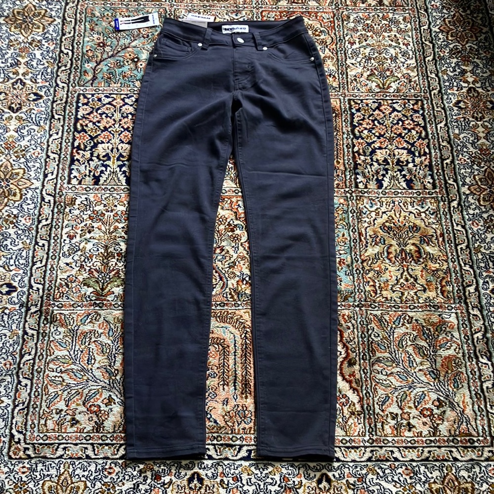Gray Nygard jegging slim fit with skinny leg